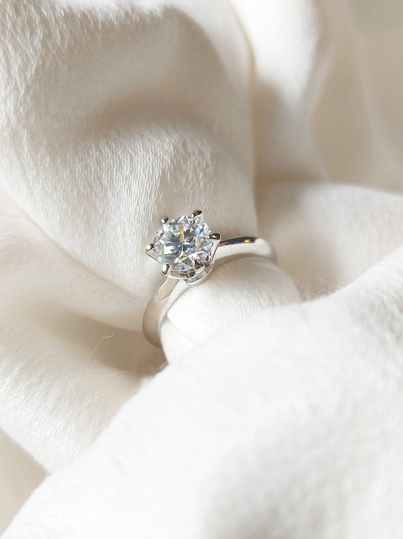 How to Choose the Perfect Diamond Ring: A Complete Guide"