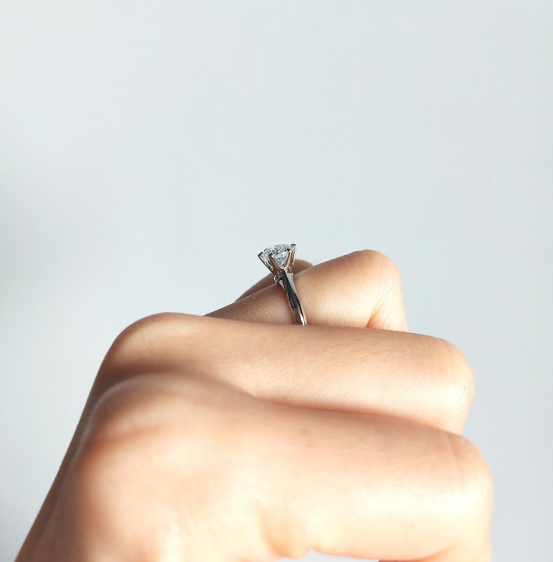 1CT Round Moissanite Ring/ 925 Sterling Silver Moissanite Ring/ Knife-edge Solitaire Ring/ Engagement Wedding Ring