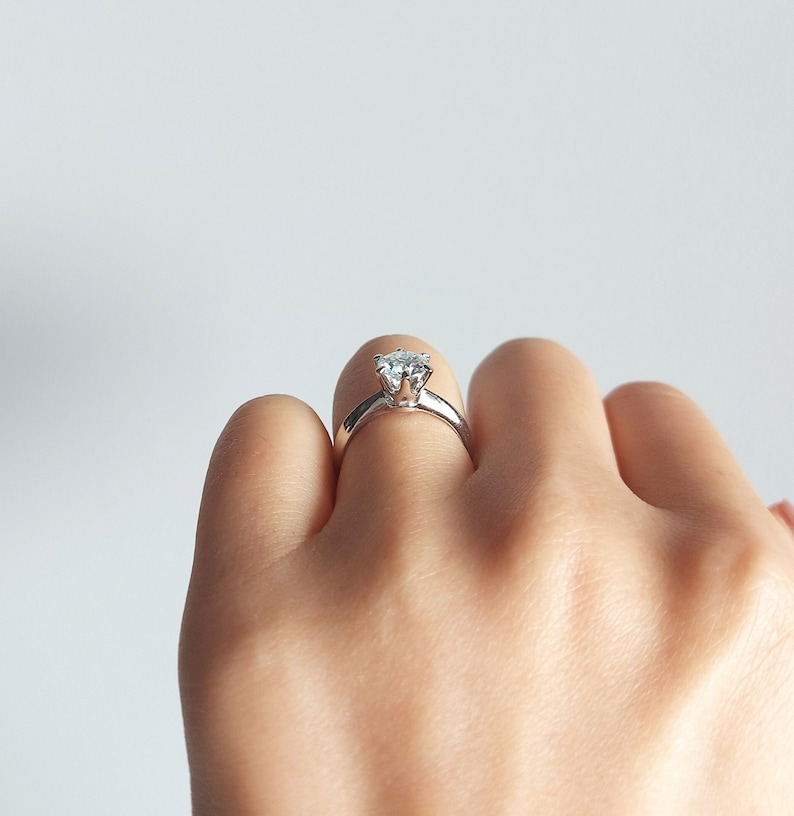 1CT Round Moissanite Ring/ 925 Sterling Silver Moissanite Ring/ Knife-edge Solitaire Ring/ Engagement Wedding Ring