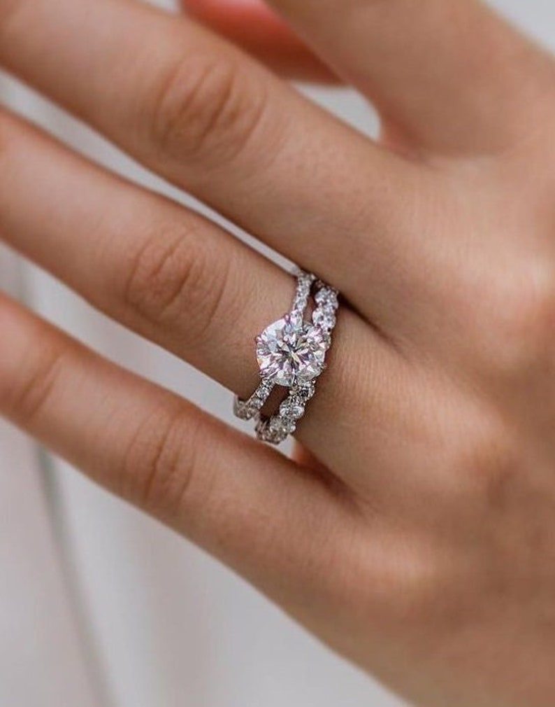 Round-Cut Diamond Engagement Ring | White Gold Wedding Band Round-cut diamond engagement ring with a white gold band and matching wedding ring set.